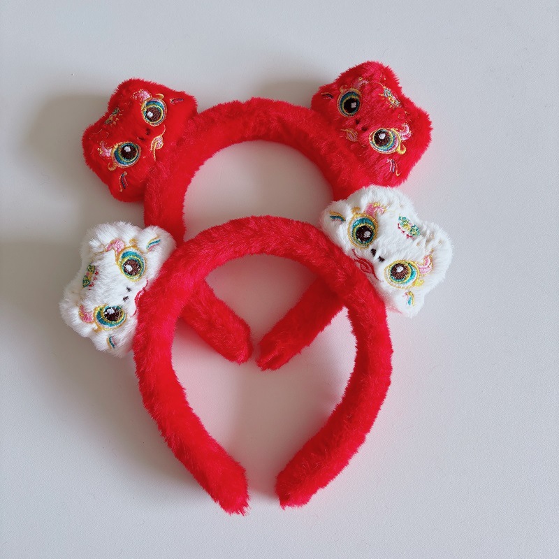In the Year of the Snake 2025, for the New Year's zodiac year, there are red, cute plush headbands, headband performances, and funny doll accessories for women Application Scenario