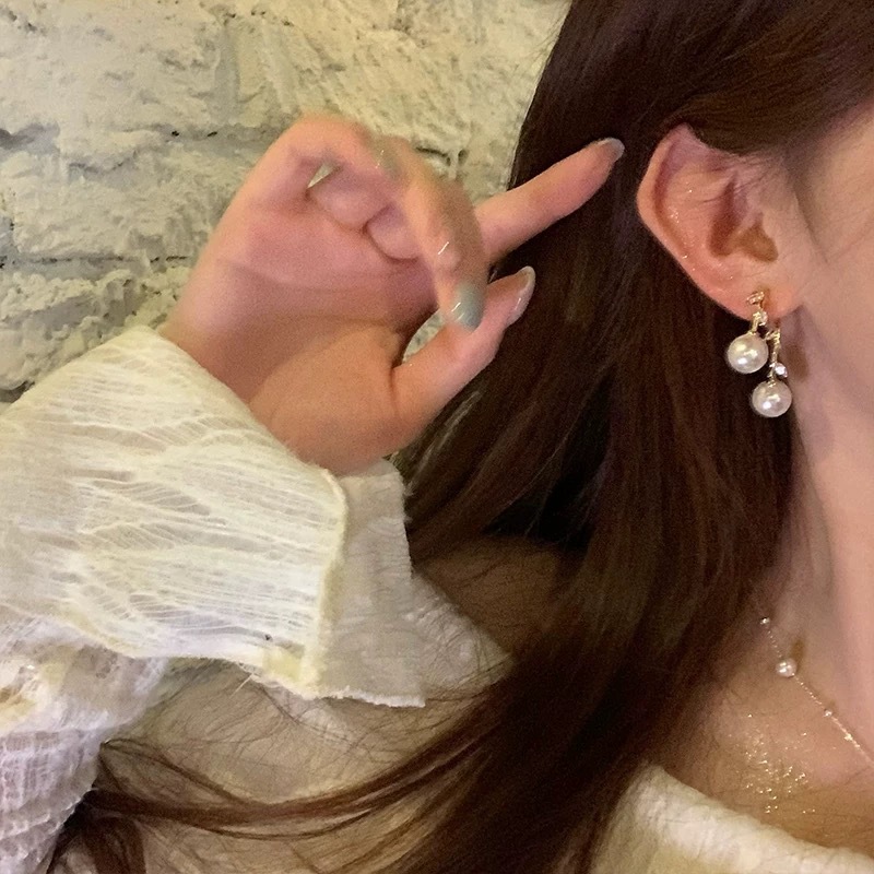 Light luxury and socialite style cross-zirconia pearl stud earrings 2025 New style, trendy and versatile high-end earrings and earrings for women Application Scenario