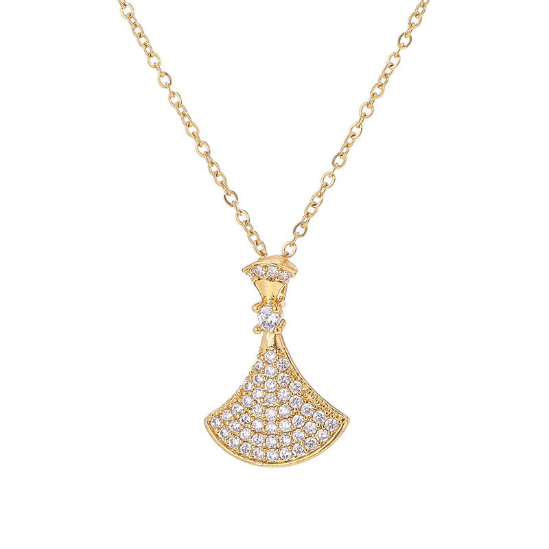 Copper-inlaid zircon pendant, titanium steel necklace, classic and dynamic women's fashion, collarbone chain, niche high-end accessory Item Picture