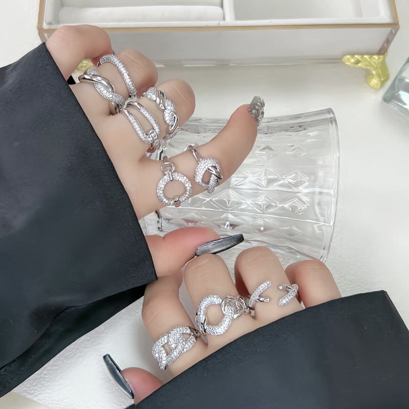 This is a unique and cool design for women, featuring a super sparkling ring with a twist and full diamond zirconia open ring. It's a trendy and luxurious ring full figure