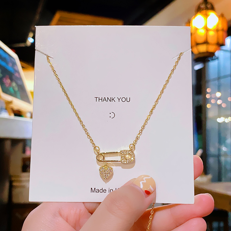 A full-diamond brooch necklace with a light luxury design for women, a heart-shaped paperclip pendant, a collarbone chain, and star and moon accessories details Picture