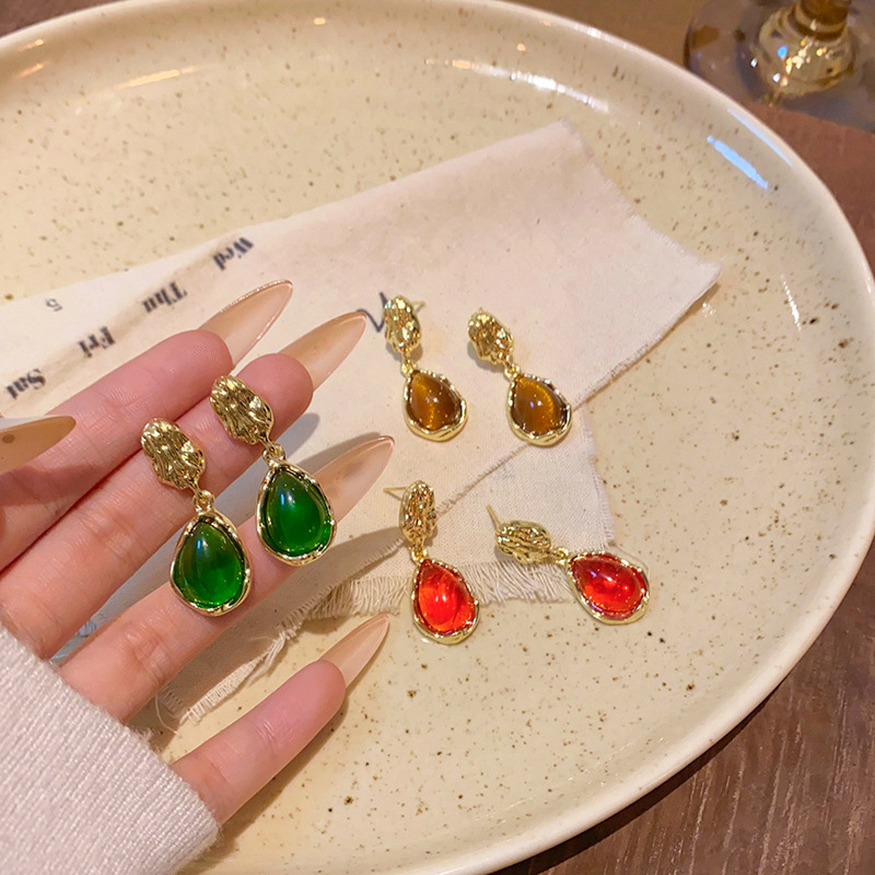 Autumn and winter Maillard irregular teardrop earrings, women's fashionable and elegant, retro and high-end earstud, 925 silver needle earrings Specification drawing