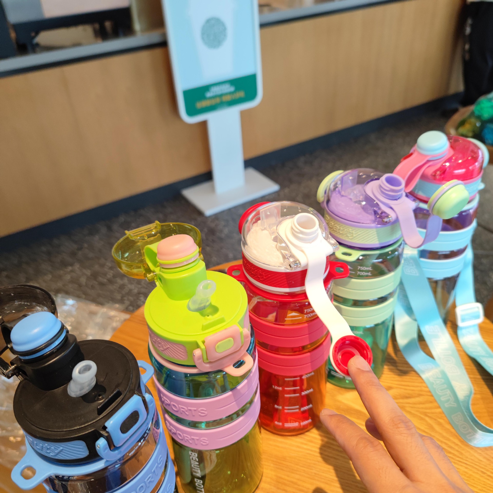 New outdoor sports and fitness double water bottle, colorful summer portable backpack plastic water cup, student reading water bottle details Picture