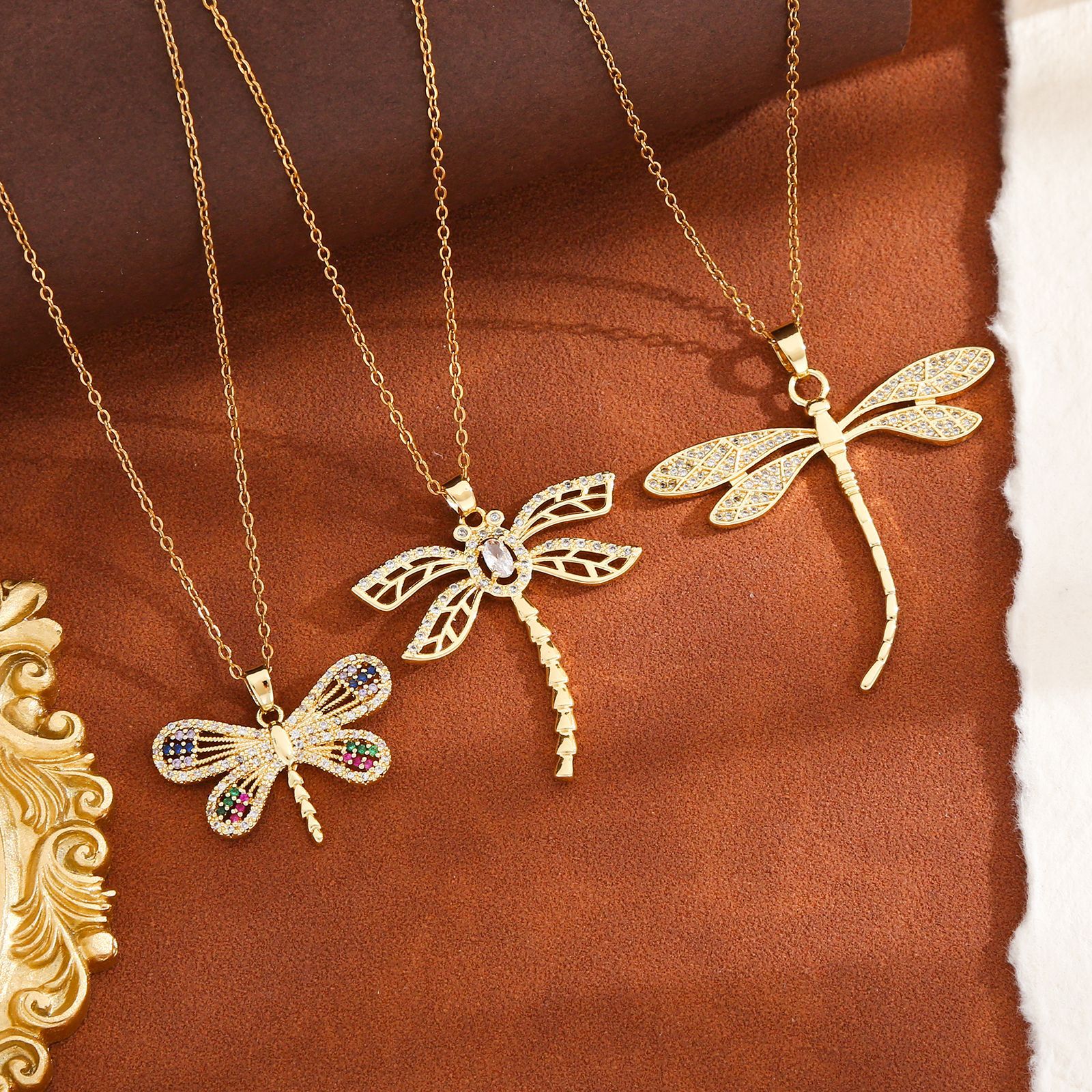 Amazon's best-selling European and American dragonfly necklace, copper zircon colored insect pendant, and exaggerated hip-hop style collarbone chain Specification drawing