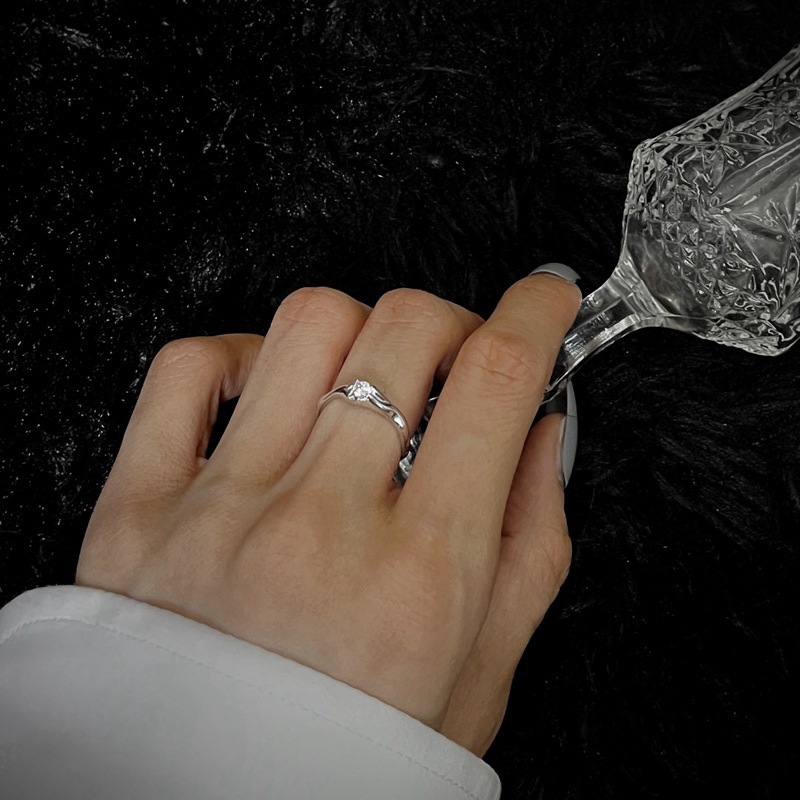 A niche design, light luxury trend, zircon inlaid ring for women, simple and individual, irregular ins style, open-mouth eating ring full figure