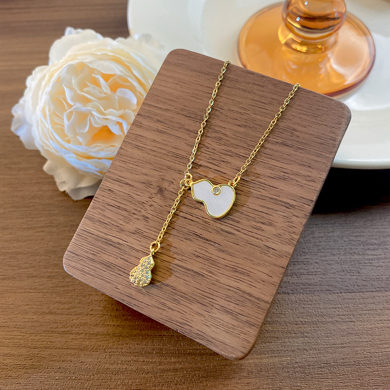 Korean version white shell tassel gourd pendant titanium steel necklace, a versatile and unique female style, a popular collarbone chain, a fashionable and light luxury accessory details Picture