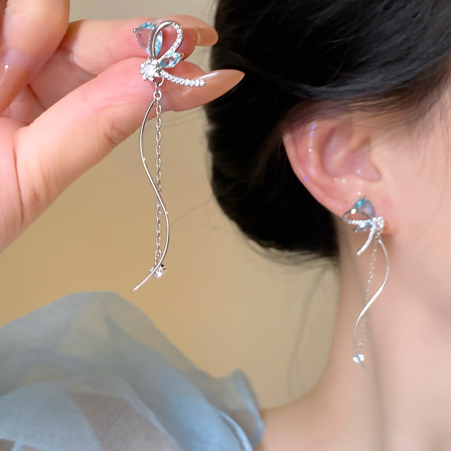 The super fairy butterfly tassel earrings exude a high-end feminine charm, exude a fashionable and light luxury style. The long stud earrings are versatile and are exquisite earrings that are popular among Internet celebrities full figure
