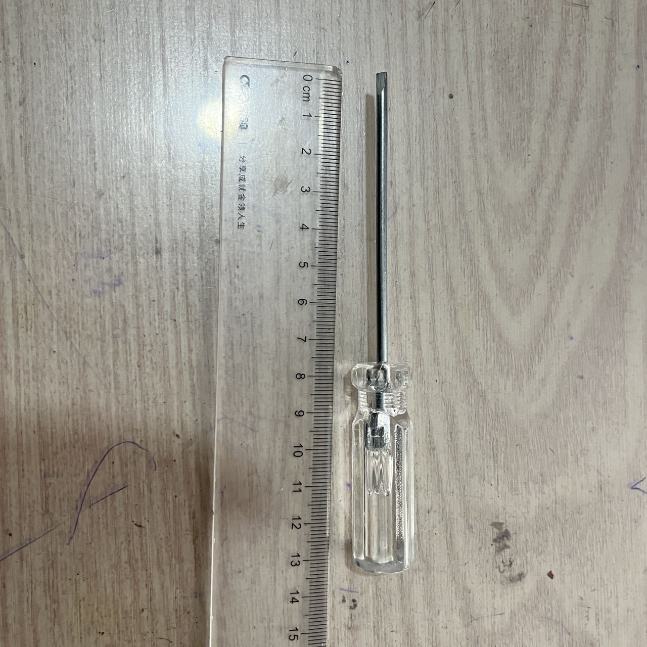 Household flat-head crystal screwdriver, mini screwdriver, transparent handle special screwdriver and screwdriver accessory tools Application Scenario