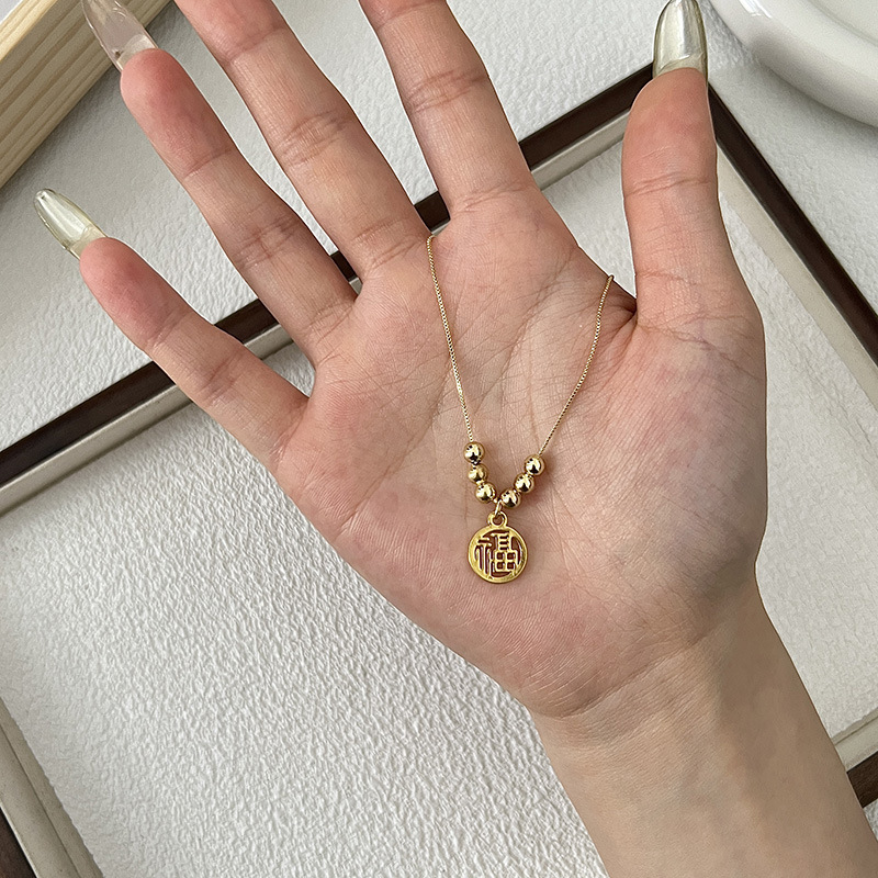 The 2024 new bestseller necklace features a niche design sense, a high-end collarbone chain, a French retro pearl necklace, and a light luxury style for women details Picture