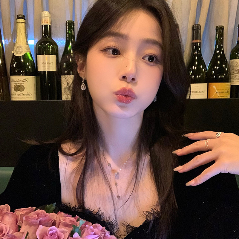 Super ethereal and exquisite zircon water drop earrings for women, 2024 new style, versatile and high-end fringed earrings, bestsellers Application Scenario