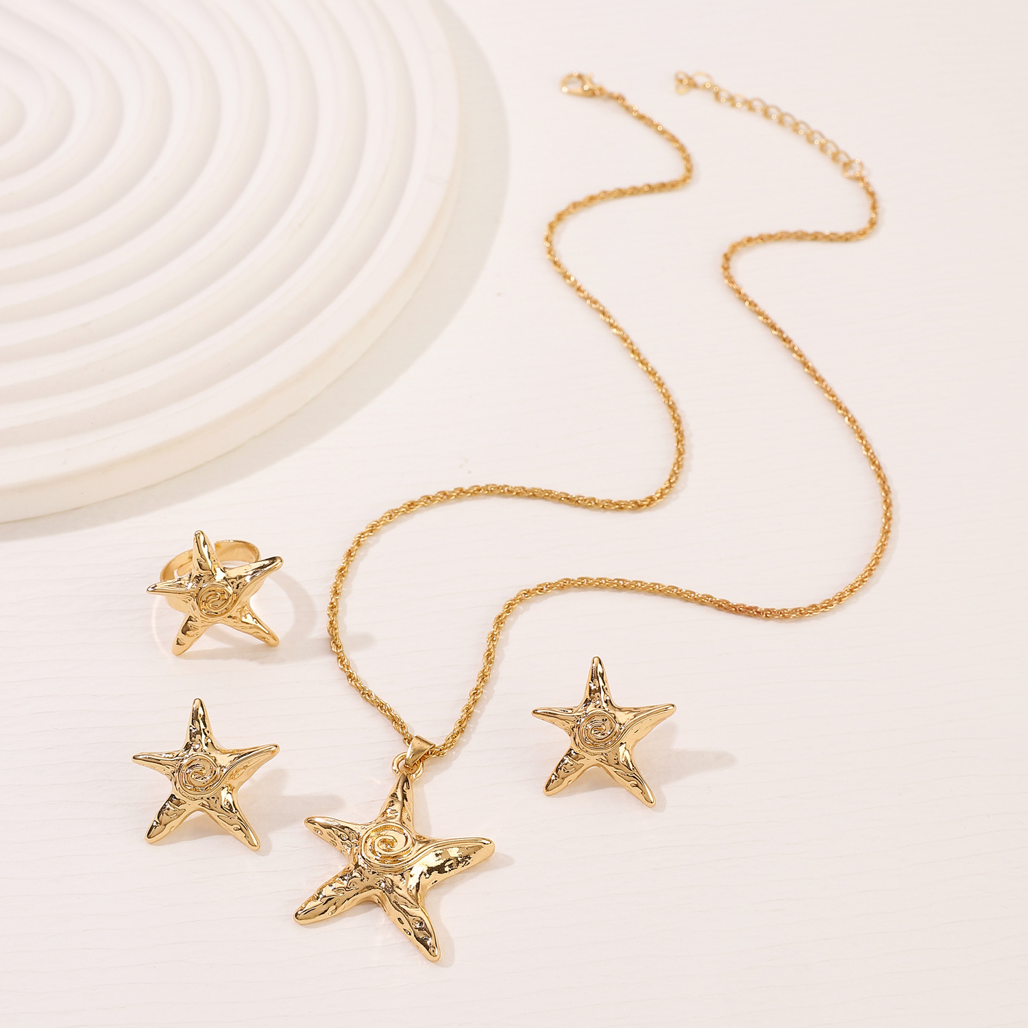 European and American cross-border starfish spiral pattern stud ring necklace set, ins style high-end ocean vacation style accessories Application Scenario