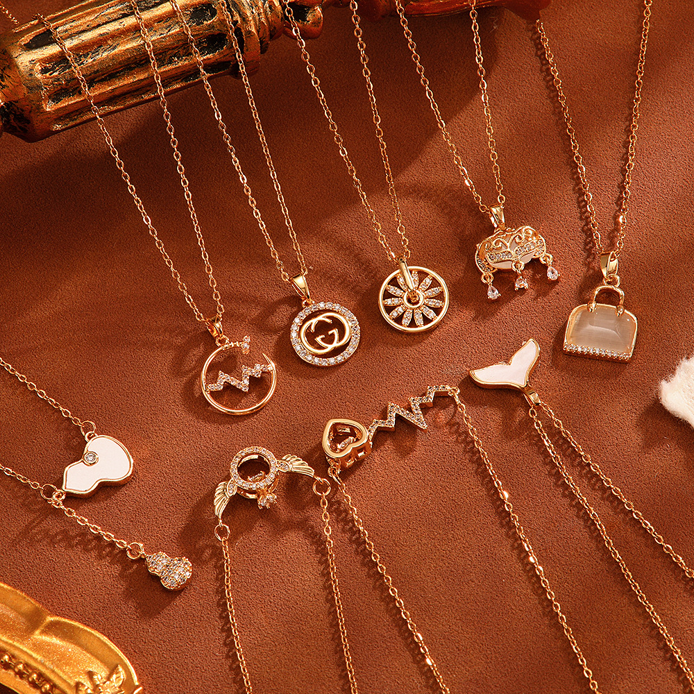 A fashionable titanium steel necklace with a Japanese and Korean style, featuring a unique and high-end look for women that doesn't fade. It's a light luxury and versatile accessory full figure