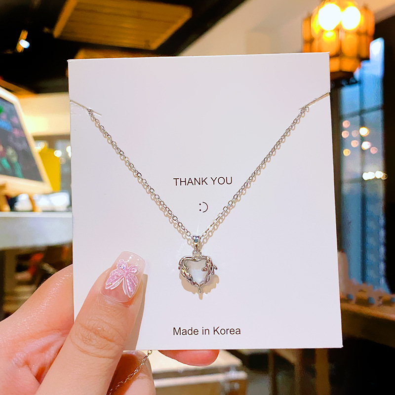 Fashionable and personalized three-dimensional heart-shaped pendant titanium steel necklace, women's niche design sense, high-end collarbone chain, personalized and trendy accessory details Picture