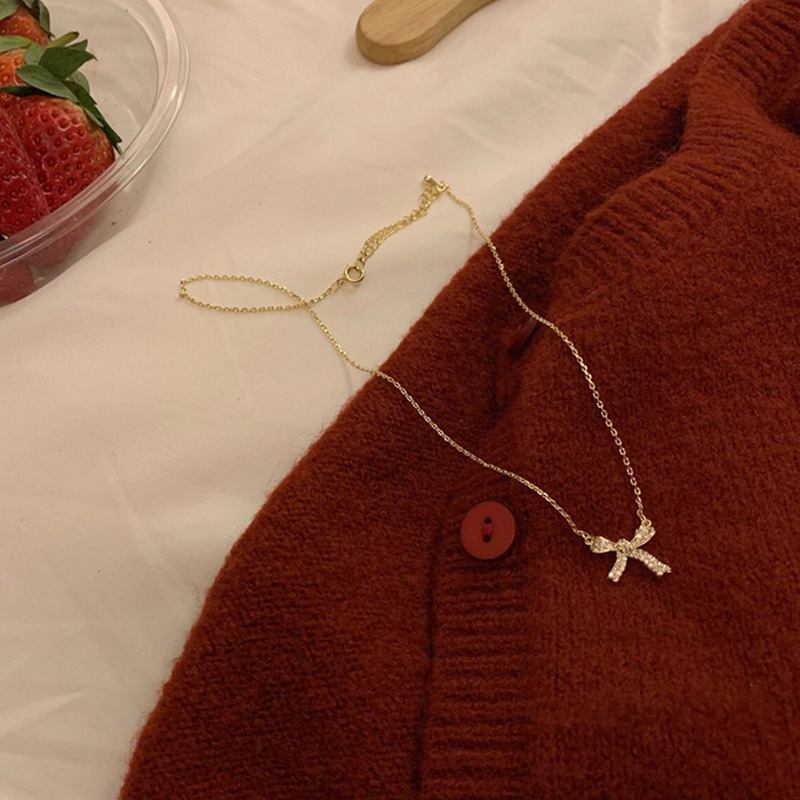 ins trendy and exquisite micro-inset bow necklace, light luxury and high-end feel, personalized and versatile, popular collarbone chain accessory wholesale Application Scenario