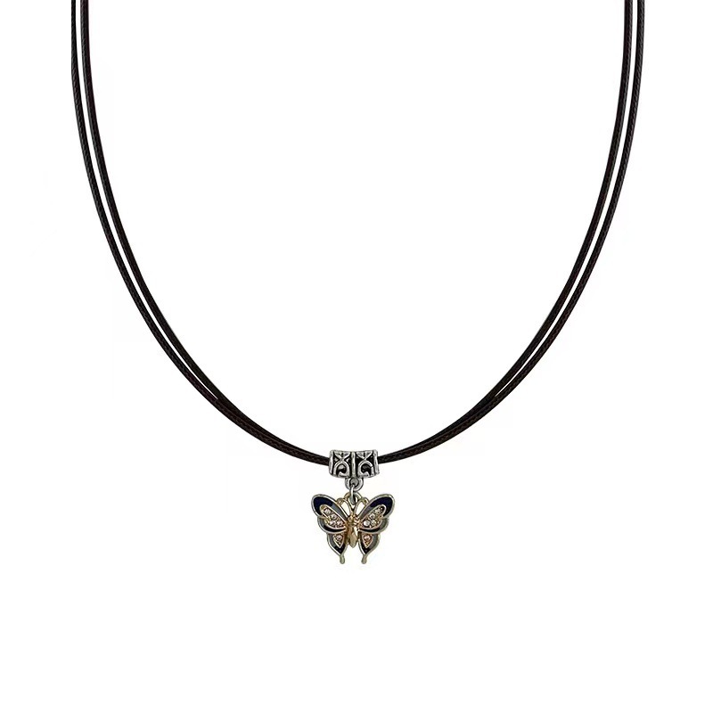 New Chinese-style retro butterfly pendant necklace for women, a 2024 new bestseller, light luxury and niche collarbone chain necklace accessory Item Picture
