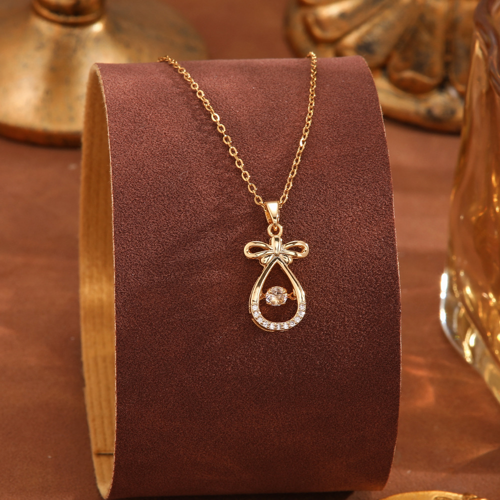 This Korean version of the best-selling, fashionable and dynamic heart titanium steel necklace exudes a light luxury and elegant charm as a collarbone chain accessory for your girlfriend Specification drawing