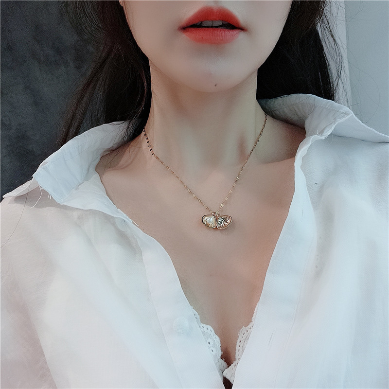 Korean 18k rose gold shell pearl pendant that doesn't fade, a popular diamond-encrusted collarbone chain with a niche design sense Application Scenario