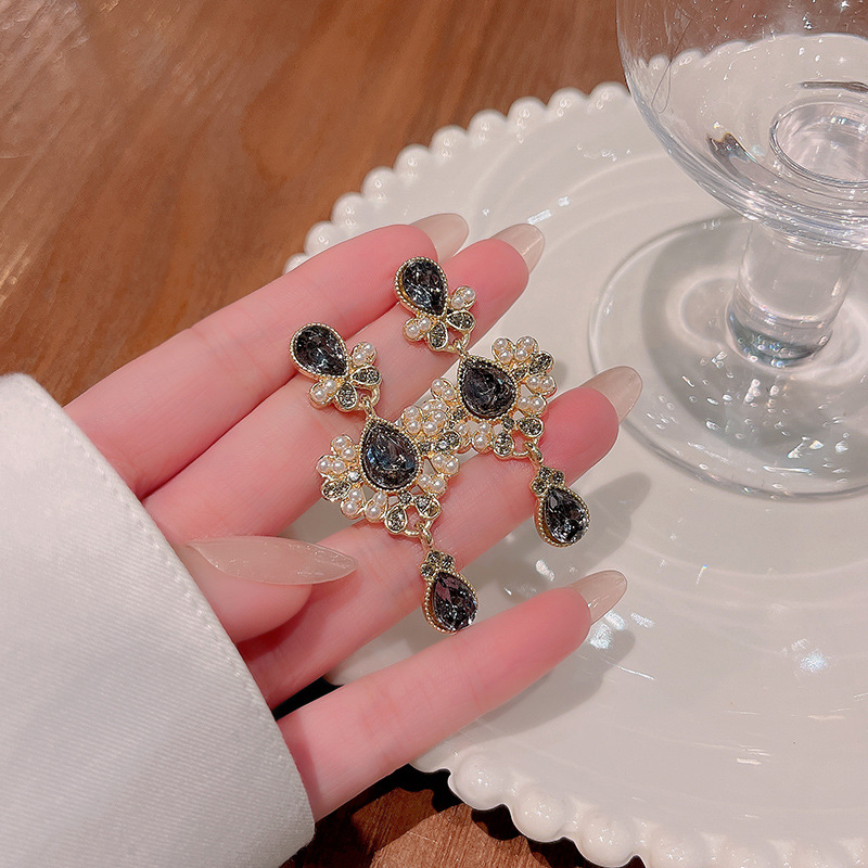 925 Silver needle French retro court style pearl earrings, women's InS-style light luxury high-end design earrings and earrings full figure