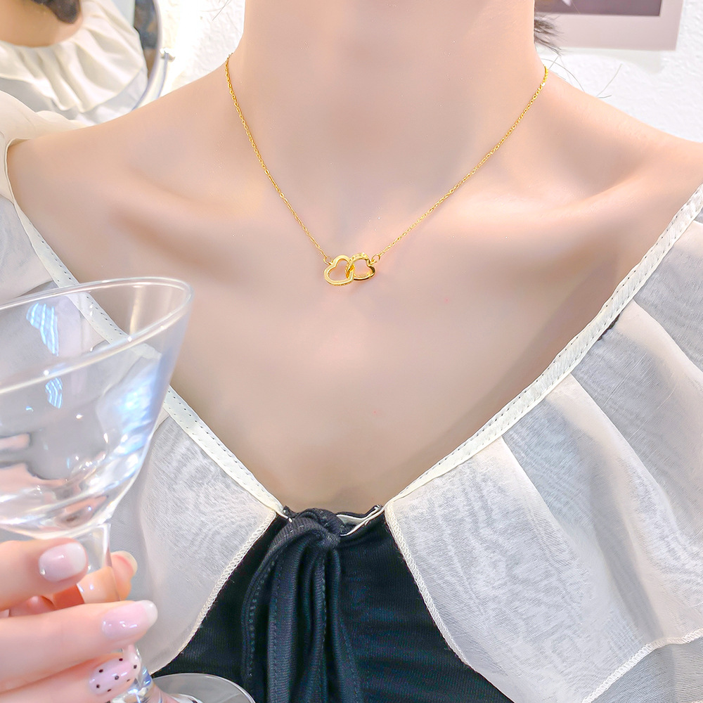 Korean-style 18k gold-plated double-ring heart-shaped titanium steel necklace, a niche full-diamond design for women, a popular collarbone chain accessory Application Scenario