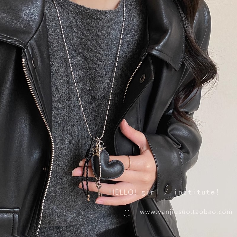 Leather heart-shaped tassel pendant necklace for women's Maillard long neck accessory, simple and versatile sweater chain Application Scenario