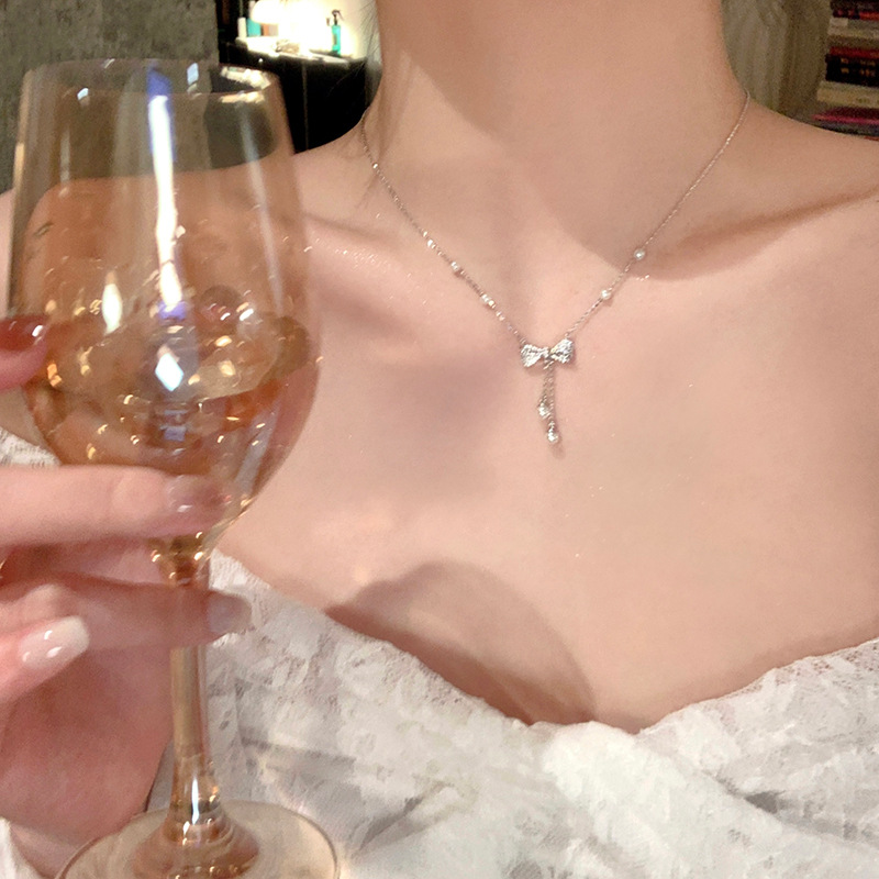 Bow tassel pearl necklace, women's light luxury, exquisite and high-end collarbone chain accessory, trendy bestseller, Internet celebrity necklace full figure