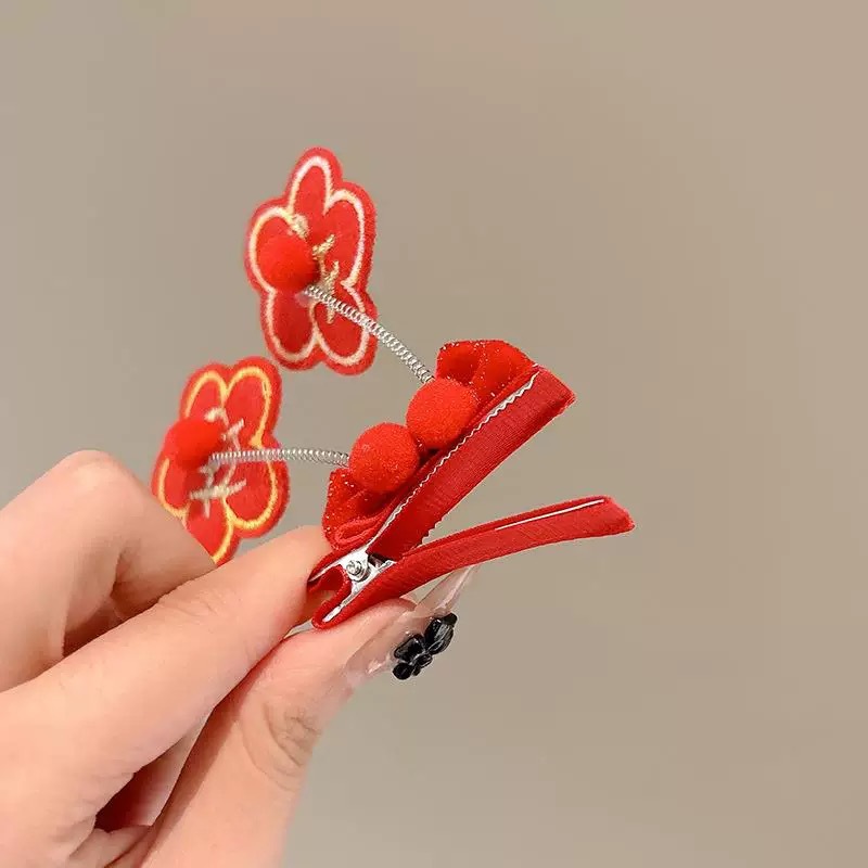 Rich and prosperous hairpin for girls 2025 New Year Hair accessory for Girls, red festive duckbill hairpin for the New Year headwear Application Scenario