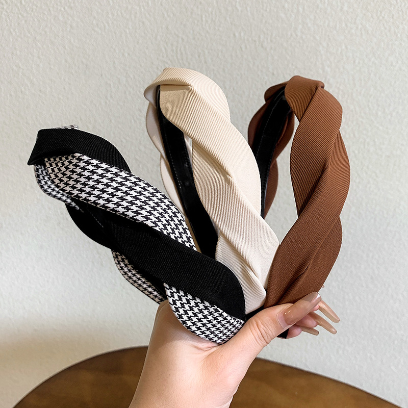A retro and high-end braided hairband, a popular Korean female hair tie for adults, a wide-edge pressure headband, a high top hairpin Specification drawing