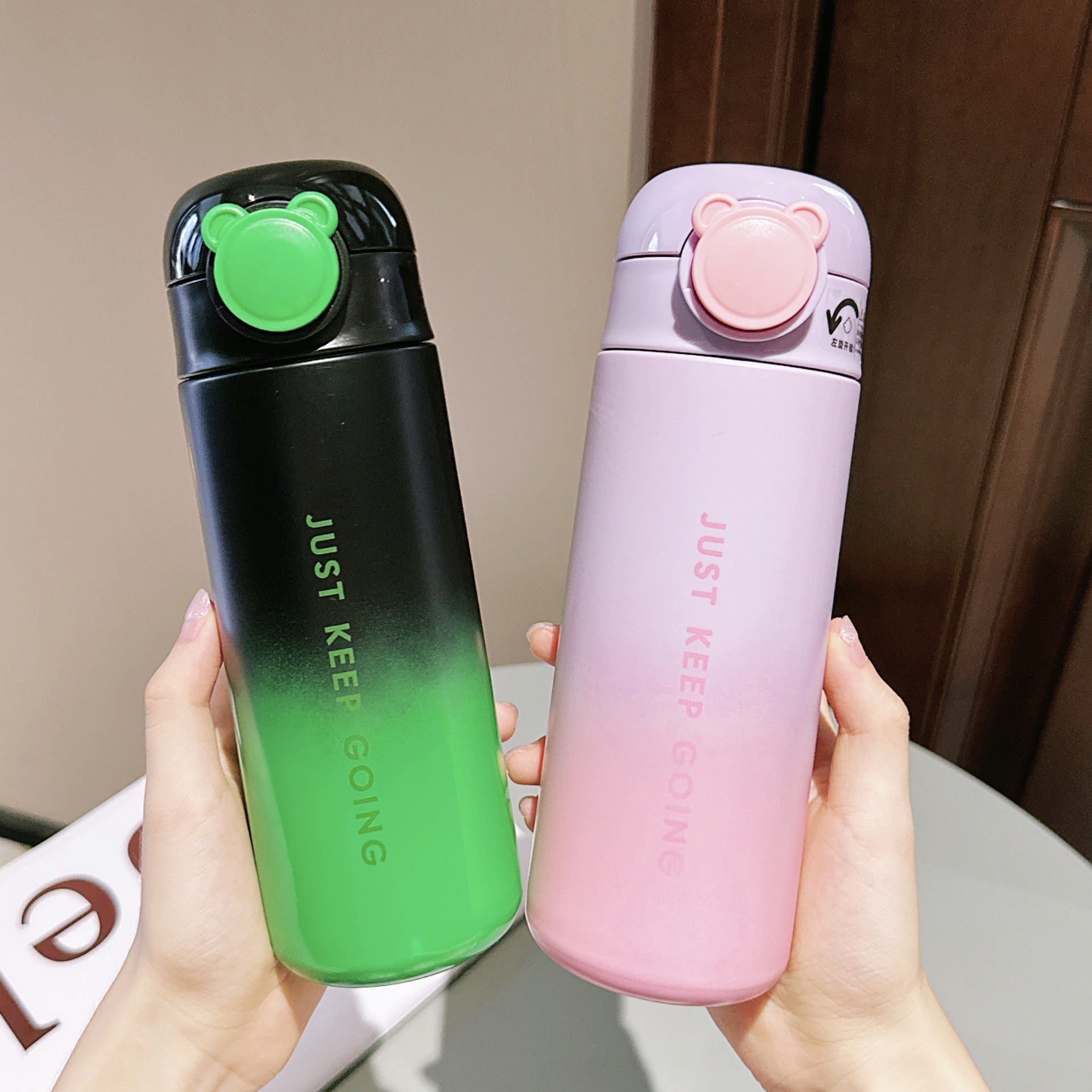 2024 New gradient color insulated cup, one-button pop-up lid student straw cup, portable car children's stainless steel water cup details Picture