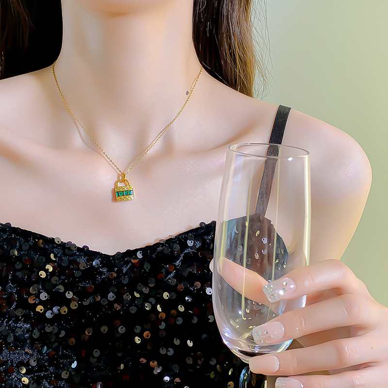 New emerald bag necklace from Japan and South Korea, exquisite zircon full diamond pendant for women, trendy style, light luxury and versatile collarbone chain details Picture