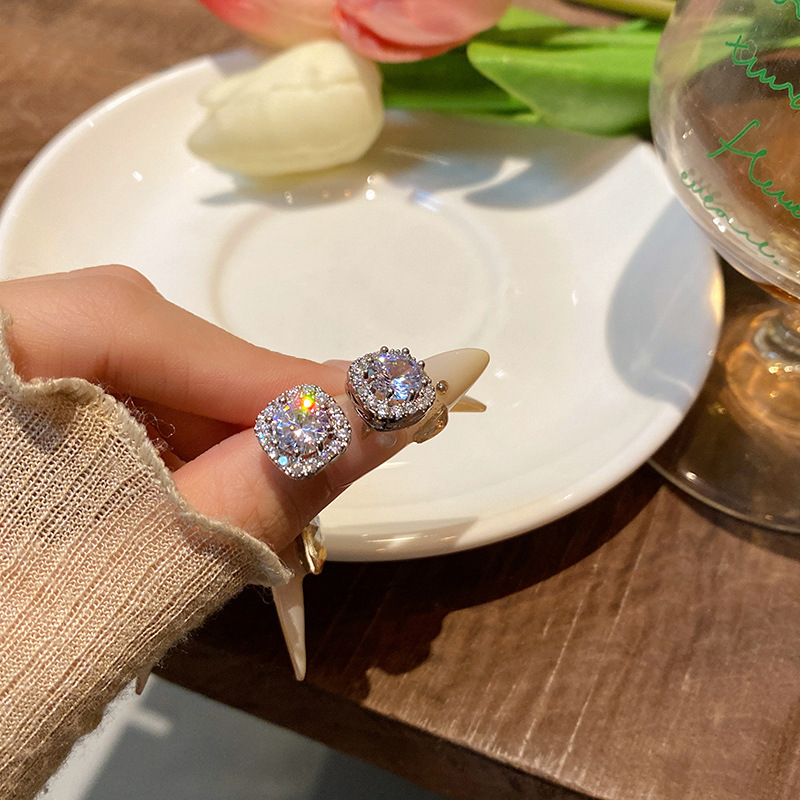 Super shiny full diamond zircon stud earrings for women on Instagram, simple and versatile geometric earrings, high-end and light luxury style earrings Specification drawing