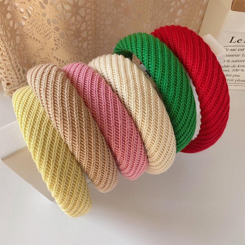 The new autumn and winter woolen knitted wide-edge sponge high top hairband is stylish and versatile. It is a candy-colored headband and hair accessory details Picture