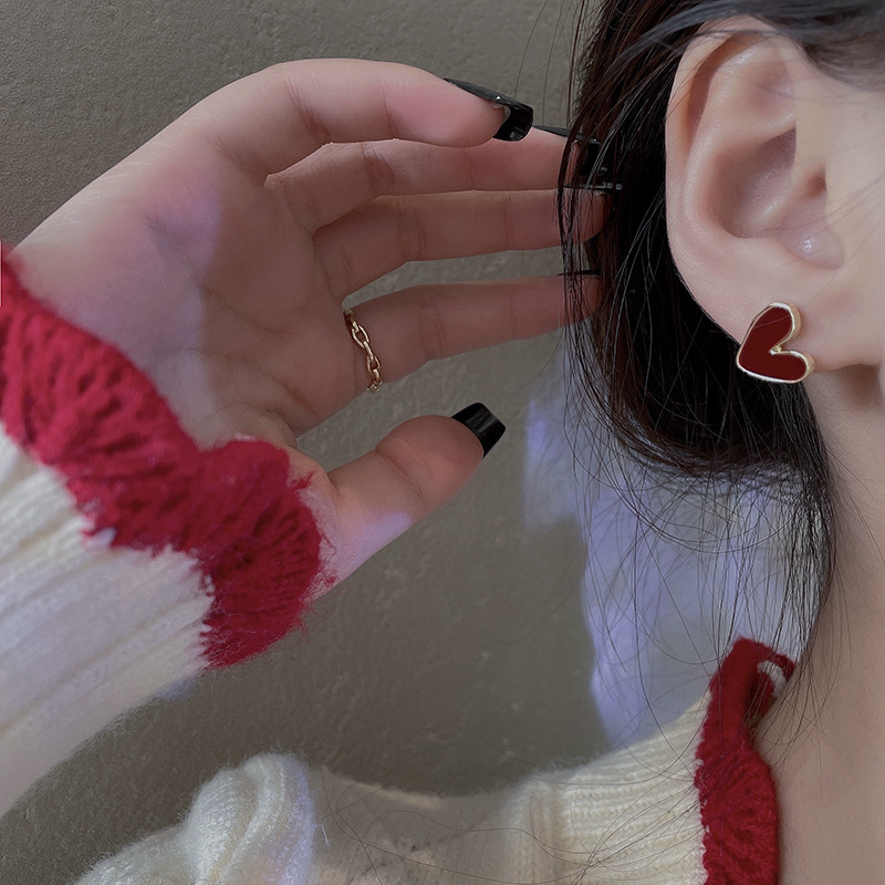 s925 Silver Needle Irregular oil-dripping heart-shaped earrings for women, French retro light luxury earrings, niche and simple style, stud earrings details Picture