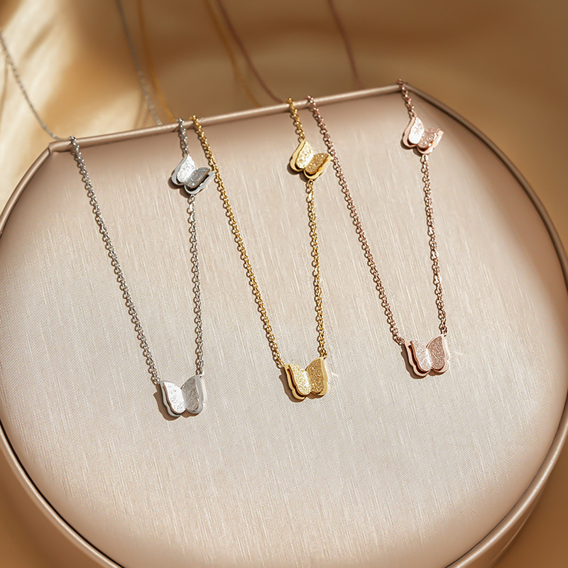 Titanium steel non-fading three-dimensional double-layer frosted butterfly necklace, fashionable and versatile for women, popular collarbone chain, light luxury accessory full figure