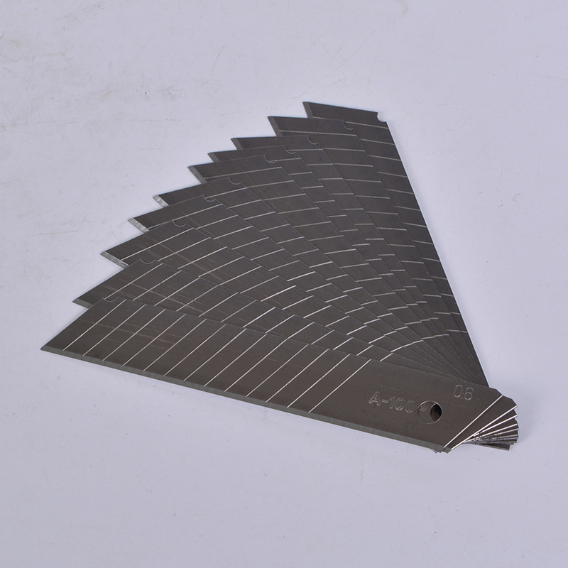Factory wholesale 18mm large blade, graphic design blade, wallpaper blade, paper cutting blade, unpacking blade, large supply Application Scenario