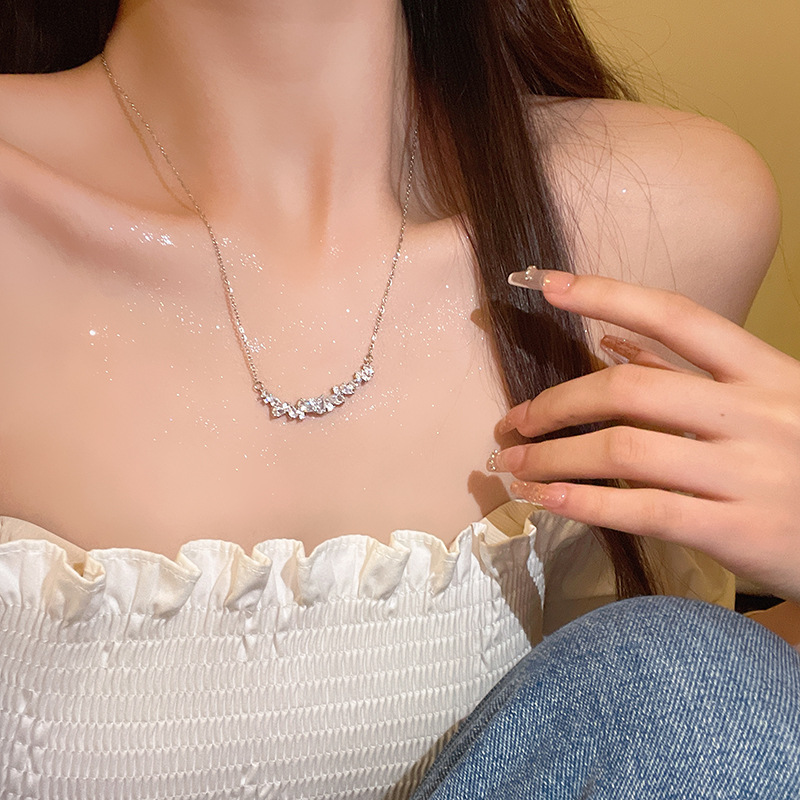 Exquisite irregular wisteria zircon titanium steel necklace with a unique and high-end design sense for women, collarbone chain necklace accessory Specification drawing