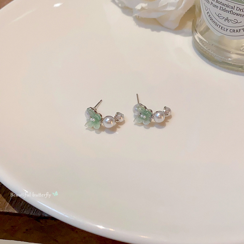 Korean bestsellers, sweet butterfly stud earrings, women's niche and versatile pearl earrings, unique and trendy high-end earrings Application Scenario