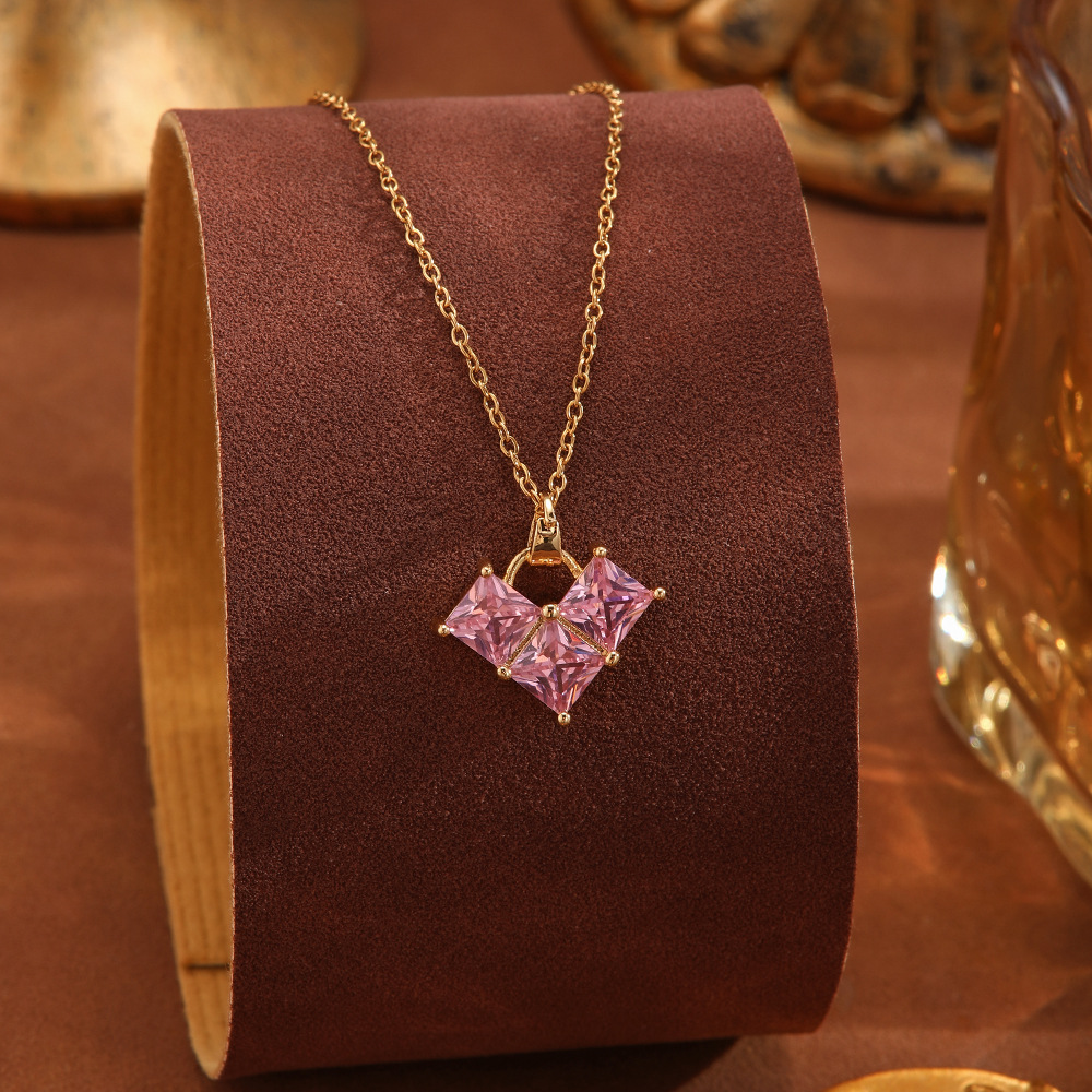 Cross-border titanium steel necklace, women's copper slightly inlaid pink heart-shaped zircon, light luxury, fashionable and niche design sense pendant collarbone chain Application Scenario