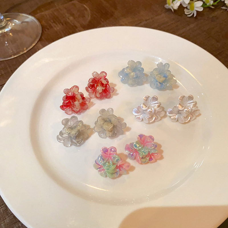 Gradient rendering colored acrylic flower earrings, a unique and fresh female forest-themed fashion stud, are popular earrings on the Internet Application Scenario