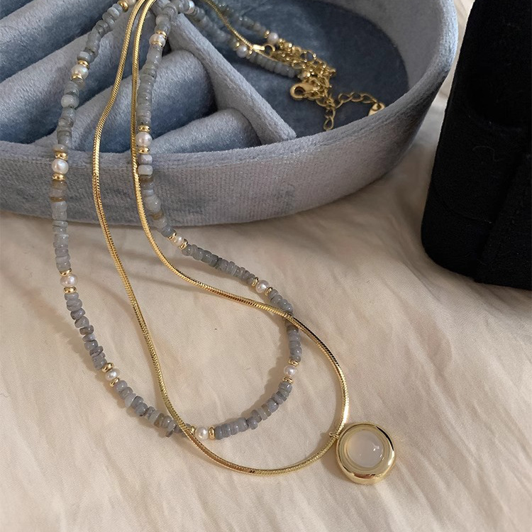 A fresh blue stone beaded stacked necklace with a feminine niche feel, light luxury, elegance and versatility. It's a necklace and collarbone chain Specification drawing