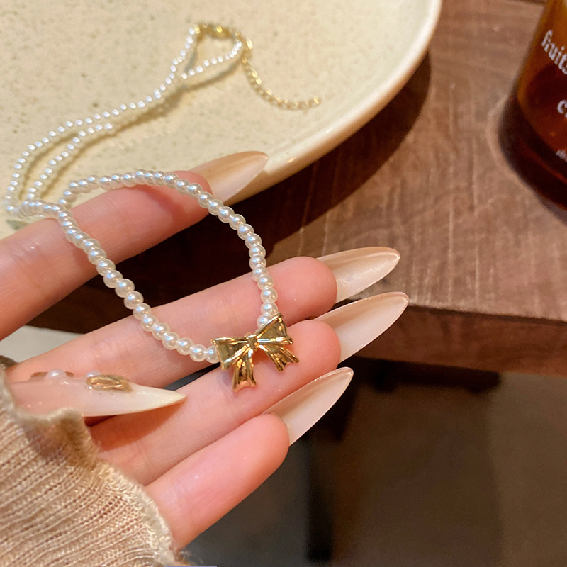 French retro bow pearl necklace, elegant and versatile for women, collarbone chain, light luxury, internet-famous neckchain accessory full figure