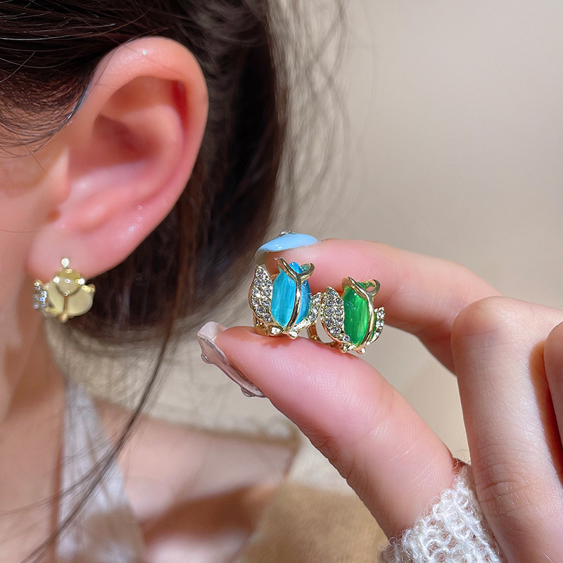 Tulip cat's eye stone flower earrings for women, 2025 new style, high-end and light luxury ear buckles, elegant and internet-famous earrings wholesale details Picture