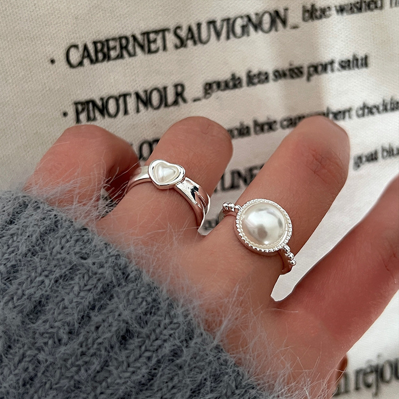 Korean light luxury pearl ring with adjustable opening, high-end and niche design, fashionable index finger ring for women full figure