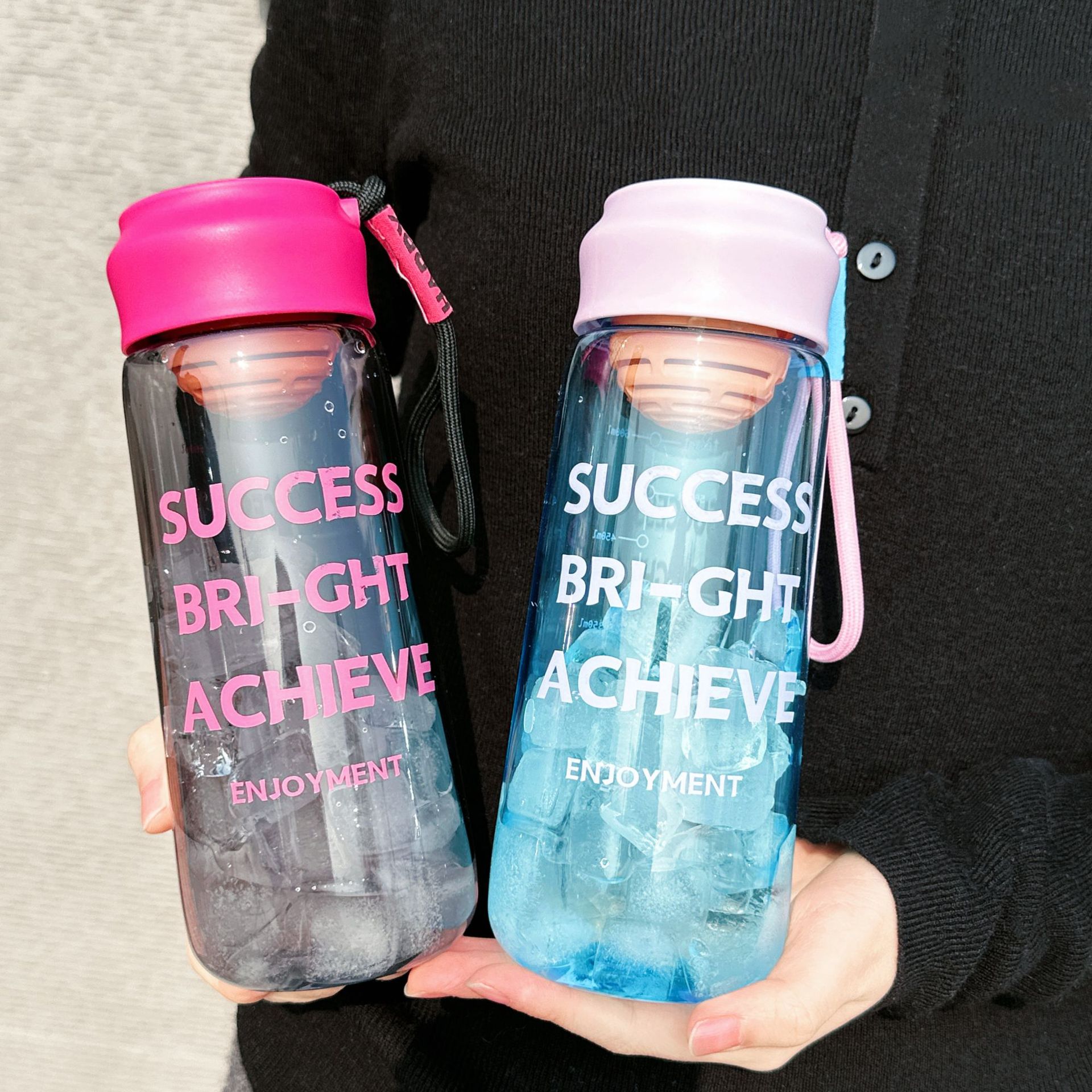 Simple and fashionable water cup for tea brewing with filter, student space cup for sports, high appearance level, portable plastic cup for couples full figure