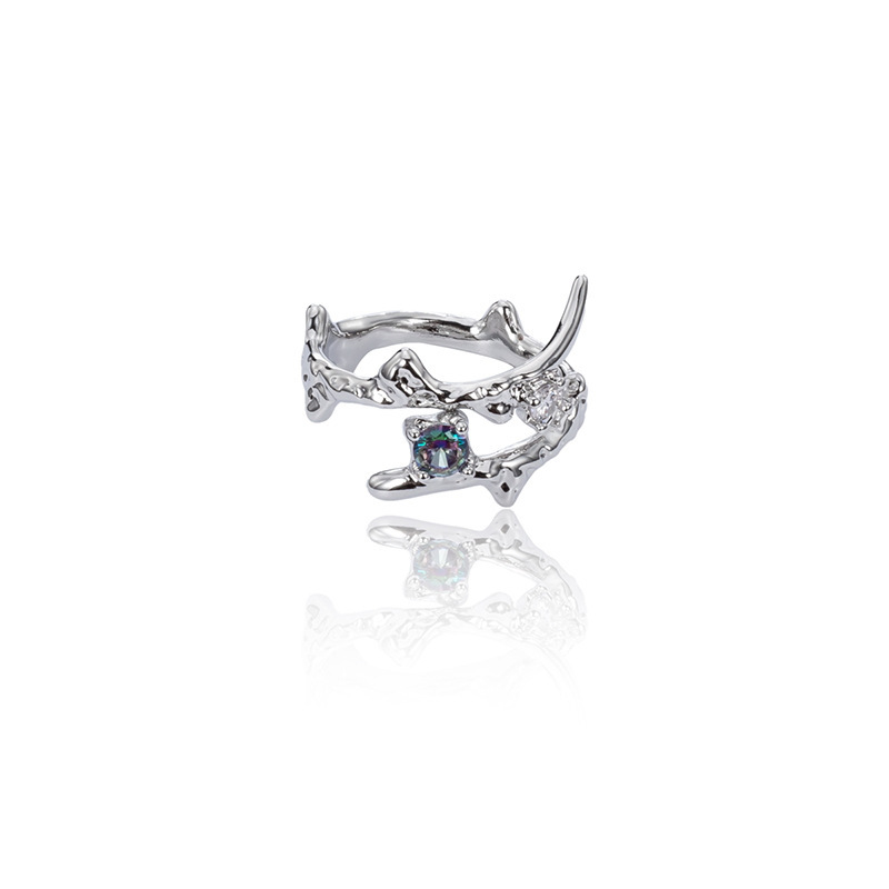 The cold style ring is a trendy and niche design for women on Instagram. It features gemstones with a high-end feel and a unique index finger ring. It is cool, fashionable, versatile and light luxury Item Picture