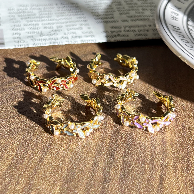The ring is a retro, sweet and cool enamel ring with butterfly pearl inlay and an open ring. It is a rare and cold style versatile accessory Application Scenario