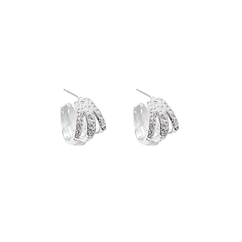Cold and elegant silver C-shaped stud earrings for women, simple, light luxury, niche and versatile new earrings, retro and stylish earrings wholesale Item Picture