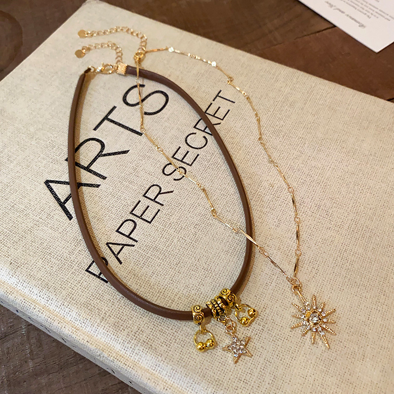 Retro American spice girl diamond-encrusted star necklace, female Maillard brown choker, stacked neck ring, double-layered sweater chain Application Scenario