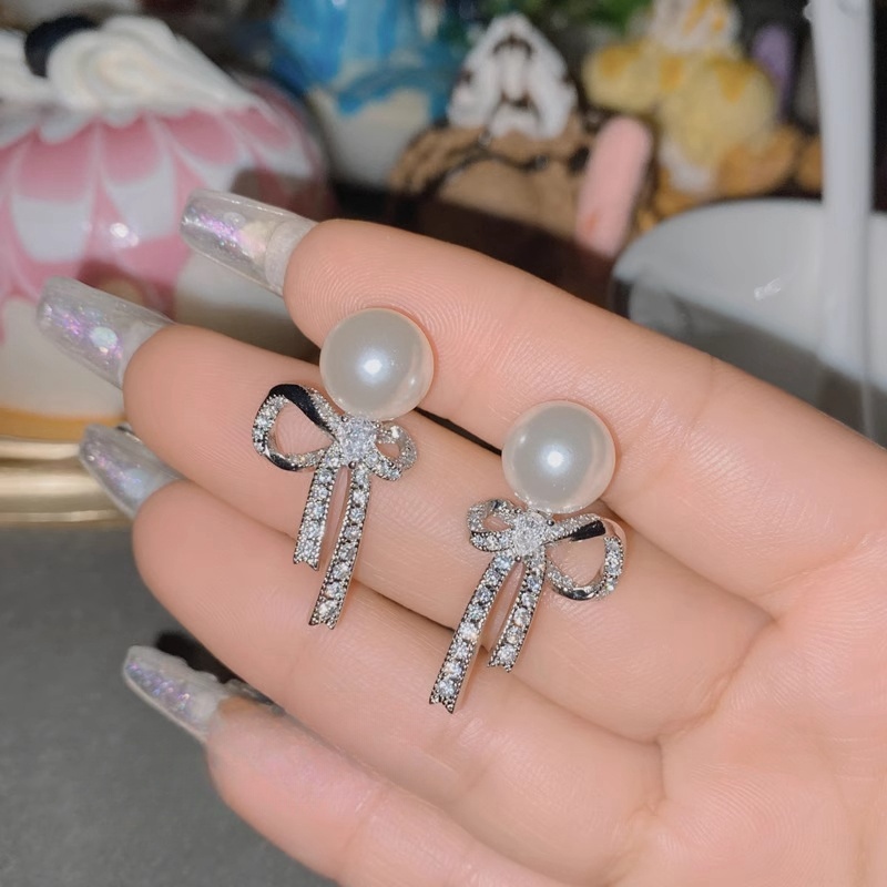 Xuhui brand exquisite and light luxury copper plated with real gold, zircon 925 silver needle, bow, pearl, fashionable and elegant stud earrings, earrings and pendants Application Scenario