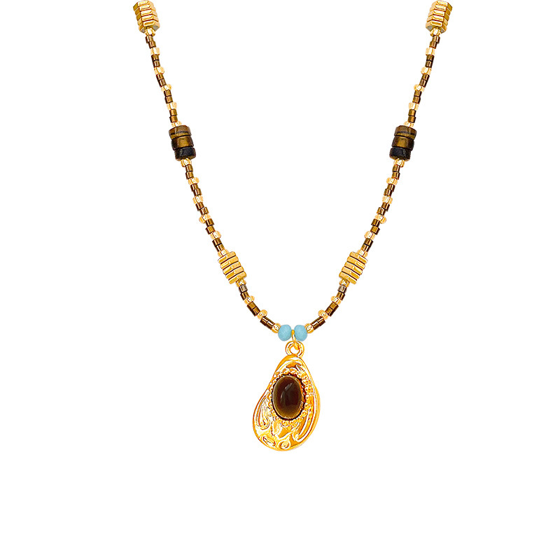 The Maillard coffee-colored irregular tiger's eye necklace, a retro collarbone chain with feminine charm, is a versatile and popular accessory for autumn and winter Item Picture