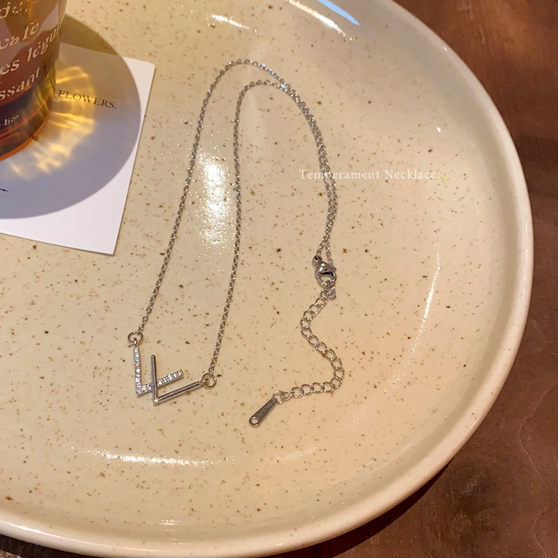 Korean version exquisite micro-inlaid titanium steel necklace for women, 2025 new light luxury letter pendant collarbone chain, Yiwu accessory Specification drawing